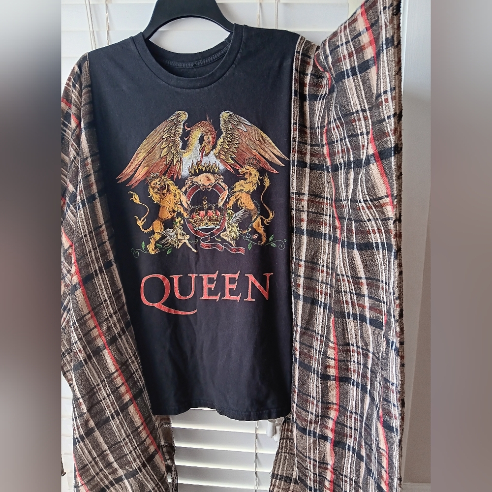 SOLD!!!Upcycled Queen Band Graphic Tee Poncho - Picture 3 of 4